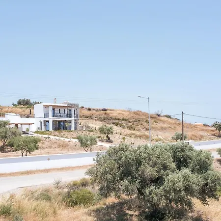 Clara Villa *
